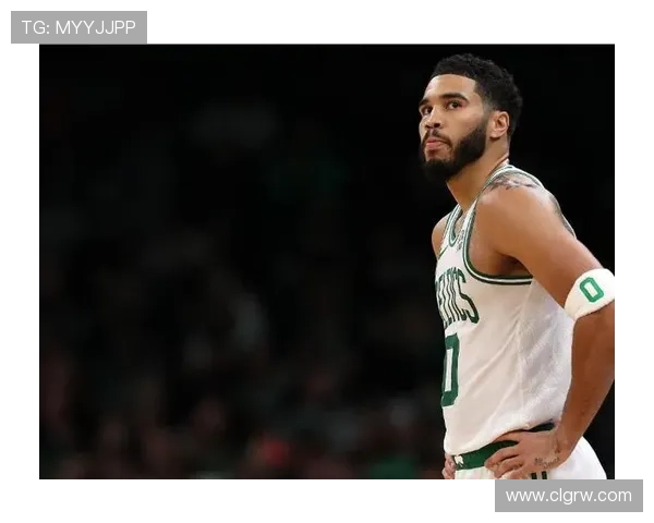 塔图姆精准三分如箭穿心瞬间点燃全场激情